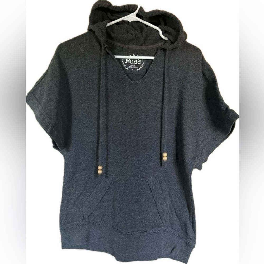 Mudd short sleeve Gray hoodie- large front pocket! Vintage. Excellent condition.